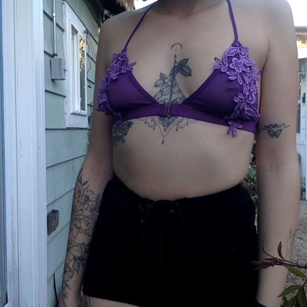 UO Purple Flower Embroidered Bra 💜